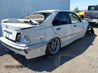1997 BMW M3 z VIN WBSCD0327VEE11030, wystawiony jako IAAI lot #42306166 z przebiegiem 209 270 mil mil oraz . Historia ofert i sprzedaży dostępna na DreamBid. Obrazek 4.