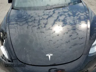 2018 Tesla Model 3 Long Range Battery z VIN 5YJ3E1EBXJF146293, wystawiony jako Copart lot #55349015 z przebiegiem 91 808 mil mil oraz Szkoda całkowita • Salvage title. Historia ofert i sprzedaży dostępna na DreamBid. Obrazek 11.