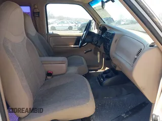 2000 Ford Ranger XL with VIN 1FTYR14V7YTA59819, listed as a IAAI auction lot 41995537 with 106,190 mi miles. Bid and sale history available at carsss.com. Image 5.