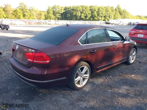 2013 Volkswagen Passat TDI SEL Premium with VIN 1VWCN7A33DC031549, listed as a IAAI auction lot 40313029 with 104,184 mi miles. Bid and sale history available at carsss.com. Image 4.