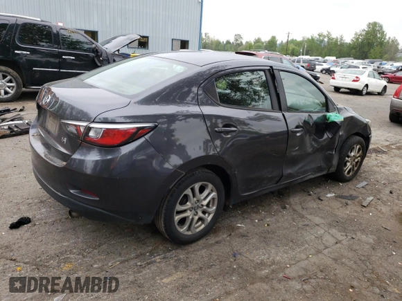 2016 Scion iA z VIN 3MYDLBZV4GY127533, wystawiony jako Copart lot #54408935 z przebiegiem 101 917 mil mil oraz Szkody całkowita. Historia ofert i sprzedaży dostępna na DreamBid. Obrazek 3.
