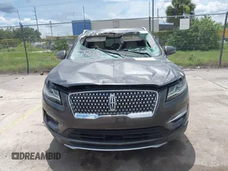 2019 Lincoln MKC Reserve z VIN 5LMCJ3C99KUL03532, wystawiony jako IAAI lot #42595874 z przebiegiem 80 875 mil mil oraz . Historia ofert i sprzedaży dostępna na DreamBid. Obrazek 12.
