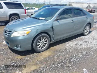 2010 Toyota Camry z VIN 4T1BF3EK0AU538268, wystawiony jako IAAI lot #42245042 z przebiegiem 155 501 mil mil oraz . Historia ofert i sprzedaży dostępna na DreamBid. Obrazek 2.