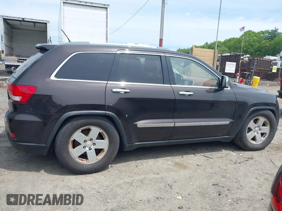 2011 Jeep Grand Cherokee Overland z VIN 1J4RR6GT2BC700758, wystawiony jako IAAI lot #42260235 z przebiegiem 98 609 mil mil oraz . Historia ofert i sprzedaży dostępna na DreamBid. Obrazek 13.