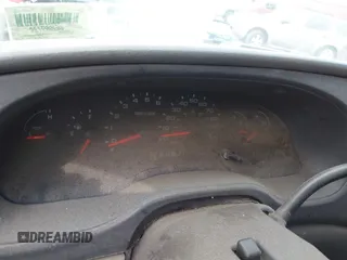 2004 Ford Econoline Cargo z VIN 1FTNE24L84HB28016, wystawiony jako IAAI lot #42017495 z przebiegiem Nie podano mil oraz . Historia ofert i sprzedaży dostępna na DreamBid. Obrazek 7.