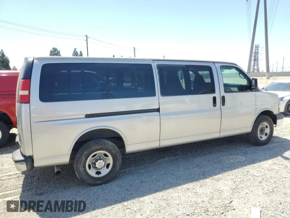 2007 Chevrolet Express Passenger with VIN 1GAHG39U871190066, listed as a Copart auction lot 57879915 with 250,921 mi miles and Clean title. Bid and sale history available at DreamBid. Image 3.