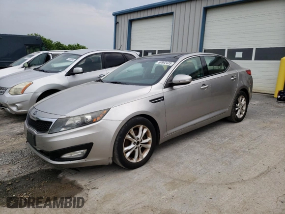 2013 Kia Optima EX z VIN 5XXGN4A75DG168207, wystawiony jako Copart lot #59992435 z przebiegiem 147 298 mil mil oraz Czysty tytuł • Clean title. Historia ofert i sprzedaży dostępna na DreamBid. Obrazek 1.