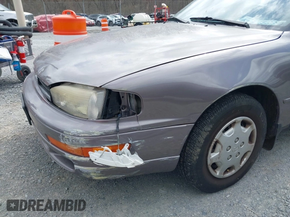 1994 Toyota Camry LE z VIN 4T1SK12E0RU463582, wystawiony jako IAAI lot #41823733 z przebiegiem 120 050 mil mil oraz . Historia ofert i sprzedaży dostępna na DreamBid. Obrazek 6.