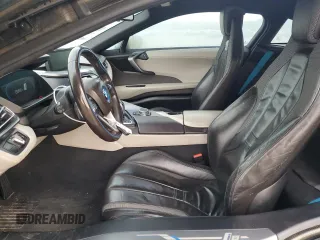2016 BMW i8 z VIN WBY2Z2C52GV676222, wystawiony jako Copart lot #72452033 z przebiegiem 92 988 mil mil oraz . Historia ofert i sprzedaży dostępna na DreamBid. Obrazek 7.