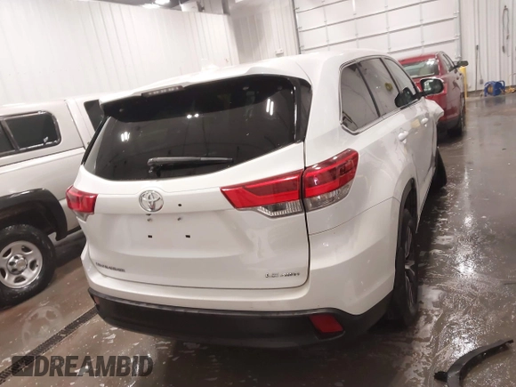 2018 Toyota Highlander LE with VIN 5TDBZRFH9JS821645, listed as a IAAI auction lot 41871971 with 98,426 mi miles and . Bid and sale history available at DreamBid. Image 17.