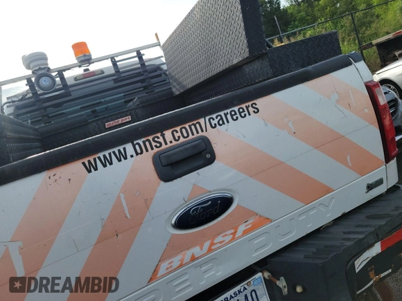 2011 Ford F-250 XL z VIN 1FT7X2B65BEC07691, wystawiony jako IAAI lot #42906795 z przebiegiem 353 932 mil mil oraz . Historia ofert i sprzedaży dostępna na DreamBid. Obrazek 14.