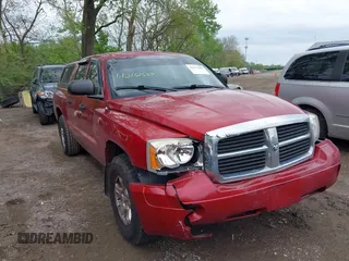 2007 Dodge Dakota SLT with VIN 1D7HW48JX7S215539, listed as a IAAI auction lot 42161589 with 180,813 mi miles and . Bid and sale history available at DreamBid. Image 1.