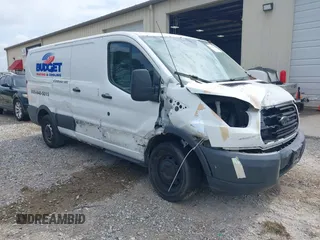 2017 Ford Transit z VIN 1FTYE1ZM4HKA96280, wystawiony jako IAAI lot #42199318 z przebiegiem 171 417 mil mil oraz . Historia ofert i sprzedaży dostępna na DreamBid. Obrazek 1.