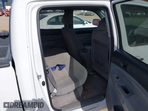 2005 Toyota Tacoma PreRunner with VIN 3TMKU72N65M001821, listed as a IAAI auction lot 41579911 with 301,297 mi miles. Bid and sale history available at carsss.com. Image 8.