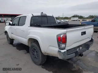 2017 Toyota Tacoma SR5 with VIN 5TFAZ5CN2HX031218, listed as a IAAI auction lot 41293140 with 136,571 mi miles. Bid and sale history available at carsss.com. Image 3.