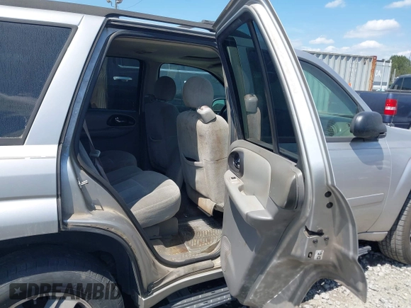 2006 Chevrolet TrailBlazer LS with VIN 1GNDS13S662165800, listed as a IAAI auction lot 42123948 with 270,074 mi miles and . Bid and sale history available at DreamBid. Image 8.