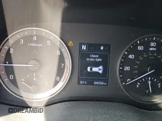 2017 Hyundai Tucson Sport z VIN KM8J33A26HU337673, wystawiony jako Copart lot #55035585 z przebiegiem 84 554 mil mil oraz Szkoda całkowita • Salvage title. Historia ofert i sprzedaży dostępna na DreamBid. Obrazek 9.