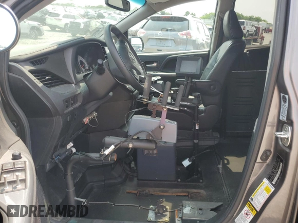 2017 Toyota Sienna SE with VIN 5TDXZ3DC3HS873163, listed as a Copart auction lot 59383605 with 81,223 mi miles and Salvage title. Bid and sale history available at DreamBid. Image 7.