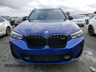 2022 BMW X3 M z VIN 5YM13EC09N9J58240, wystawiony jako Copart lot #39206934 z przebiegiem 9945 mil mil oraz . Historia ofert i sprzedaży dostępna na DreamBid. Obrazek 5.