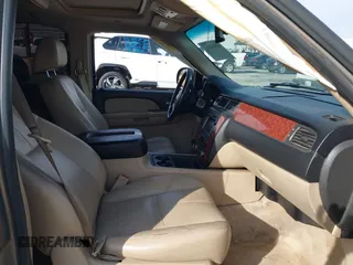 2007 Chevrolet Suburban LS with VIN 1GNFC16JX7R225286, listed as a IAAI auction lot 41594303 with 213,648 mi miles. Bid and sale history available at carsss.com. Image 5.