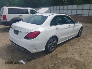 2019 Mercedes-Benz C 300 z VIN 55SWF8DB4KU282844, wystawiony jako IAAI lot #42177114 z przebiegiem 44 605 mil mil oraz . Historia ofert i sprzedaży dostępna na DreamBid. Obrazek 4.
