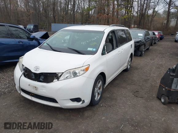 2014 Toyota Sienna LE AAS z VIN 5TDKK3DC9ES511199, wystawiony jako IAAI lot #41901669 z przebiegiem 267 510 mil mil oraz . Historia ofert i sprzedaży dostępna na DreamBid. Obrazek 17.