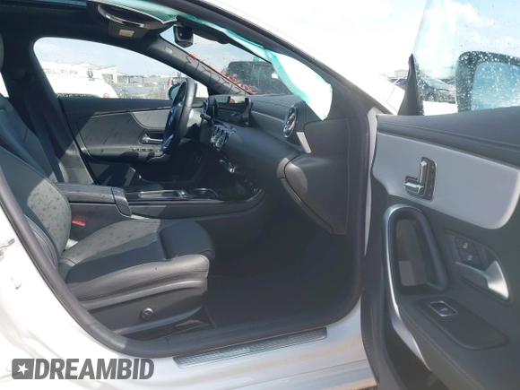 2025 Mercedes-Benz CLA 250 z VIN W1K5J4GB5SN513578, wystawiony jako IAAI lot #42120213 z przebiegiem 18 216 mil mil oraz . Historia ofert i sprzedaży dostępna na DreamBid. Obrazek 5.
