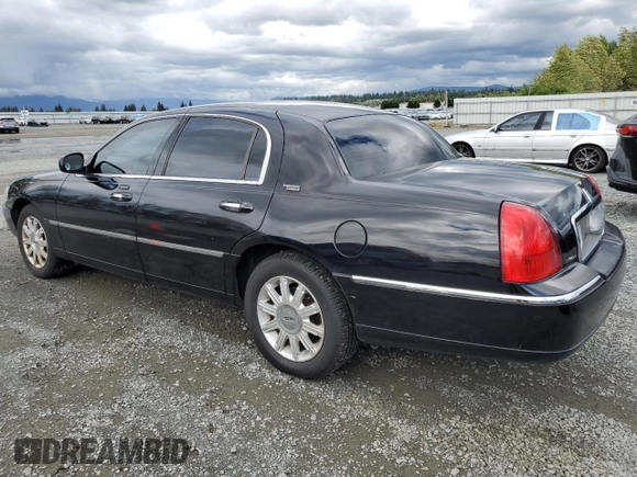 2008 Lincoln Town Car Limited z VIN 2LNHM82W58X651124, wystawiony jako Copart lot #57885485 z przebiegiem 244 887 mil mil oraz Czysty tytuł • Clean title. Historia ofert i sprzedaży dostępna na DreamBid. Obrazek 2.