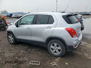 2020 Chevrolet Trax LS z VIN 3GNCJKSB9LL165242, wystawiony jako Copart lot #59348515 z przebiegiem 98 440 mil mil oraz Nie do naprawy • Non repairable. Historia ofert i sprzedaży dostępna na DreamBid. Obrazek 2.