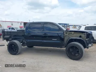 2017 Toyota Tacoma SR5 z VIN 5TFAZ5CN1HX039505, wystawiony jako IAAI lot #42175538 z przebiegiem 130 449 mil mil oraz . Historia ofert i sprzedaży dostępna na DreamBid. Obrazek 14.
