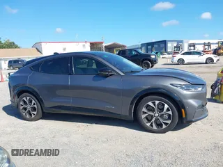 2023 Ford Mustang Mach-E Premium с VIN 3FMTK3RM2PMA18002, выставлен на аукционе IAAI как лот 42568946 с пробегом 26 495 миль миль и . История ставок и продаж доступна на DreamBid. Изображение 13.