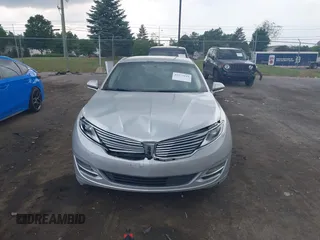 2013 Lincoln MKZ z VIN 3LN6L2G98DR803528, wystawiony jako IAAI lot #42573341 z przebiegiem 140 006 mil mil oraz . Historia ofert i sprzedaży dostępna na DreamBid. Obrazek 12.