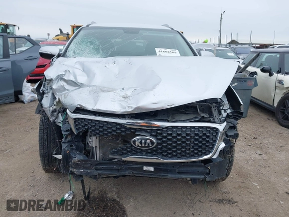 2018 Kia Sorento LX with VIN 5XYPG4A35JG378093, listed as a IAAI auction lot 41602165 with 61,247 mi miles. Bid and sale history available at carsss.com. Image 13.