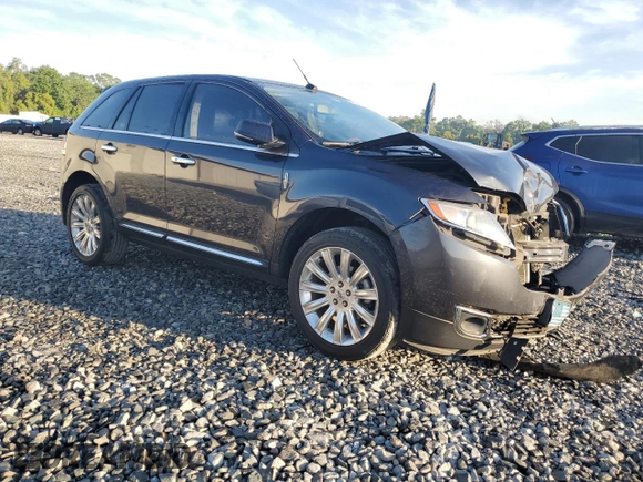 2013 Lincoln MKX z VIN 2LMDJ6JK7DBL43751, wystawiony jako Copart lot #50686865 z przebiegiem 98 978 mil mil oraz Szkoda całkowita • Salvage title. Historia ofert i sprzedaży dostępna na DreamBid. Obrazek 4.