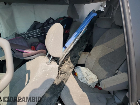2020 Toyota Sienna LE z VIN 5TDJZ3DC3LS234165, wystawiony jako Copart lot #62364964 z przebiegiem 56 946 mil mil oraz Szkoda całkowita • Salvage title. Historia ofert i sprzedaży dostępna na DreamBid. Obrazek 12.