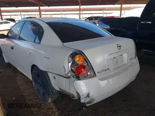 2004 Nissan Altima S with VIN 1N4AL11D54C125282, listed as a IAAI auction lot 41583316 with 180,866 mi miles. Bid and sale history available at carsss.com. Image 6.