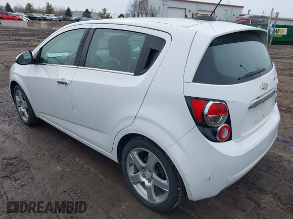 2016 Chevrolet Sonic LTZ z VIN 1G1JE6SB9G4146075, wystawiony jako IAAI lot #41750534 z przebiegiem 103 240 mil mil oraz . Historia ofert i sprzedaży dostępna na DreamBid. Obrazek 3.