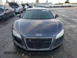 2010 Audi R8 z VIN WUAAUAFG0AN000963, wystawiony jako Copart lot #84955394 z przebiegiem 96 738 mil mil oraz Szkody całkowita. Historia ofert i sprzedaży dostępna na DreamBid. Obrazek 5.