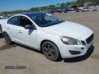 2012 Volvo S60 T5 z VIN YV1622FS7C2117425, wystawiony jako IAAI lot #42158620 z przebiegiem 71 135 mil mil oraz . Historia ofert i sprzedaży dostępna na DreamBid. Obrazek 1.