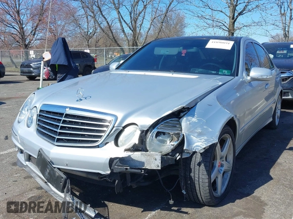 2009 Mercedes-Benz E 350 Luxury z VIN WDBUF87X99B417392, wystawiony jako IAAI lot #41890891 z przebiegiem 172 385 mil mil oraz . Historia ofert i sprzedaży dostępna na DreamBid. Obrazek 2.