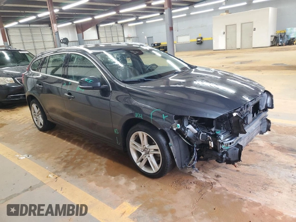 2015 Volvo V60 T5 Drive-E Platinum with VIN YV140MEM8F1261054, listed as a Copart auction lot 58130135 with 123,796 mi miles and Salvage title. Bid and sale history available at DreamBid. Image 4.