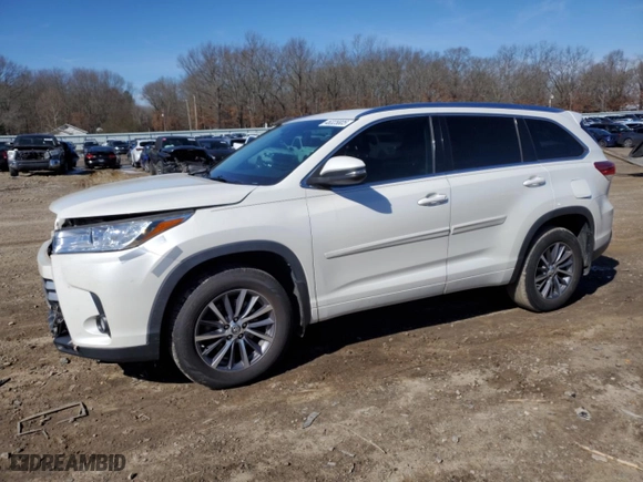 2017 Toyota Highlander XLE with VIN 5TDJZRFH2HS517353, listed as a Copart auction lot 46325805 with 124,249 mi miles and Salvage Title. Bid and sale history available at carsss.com. Image 1.