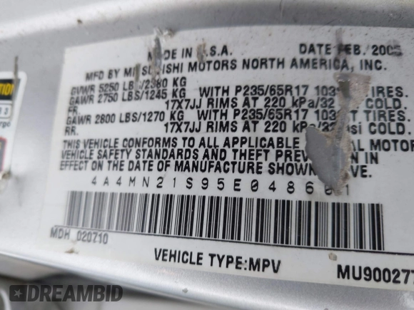 2005 Mitsubishi Endeavor LS with VIN 4A4MN21S95E048601, listed as a IAAI auction lot 41610976 with 126,464 mi miles. Bid and sale history available at carsss.com. Image 9.
