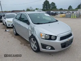 2016 Chevrolet Sonic LTZ z VIN 1G1JE5SB8G4150449, wystawiony jako IAAI lot #41864797 z przebiegiem 125 220 mil mil oraz . Historia ofert i sprzedaży dostępna na DreamBid. Obrazek 1.