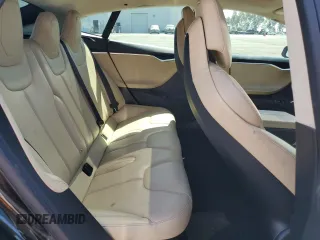 2017 Tesla Model S 100D z VIN 5YJSA1E28HF190858, wystawiony jako Copart lot #60690695 z przebiegiem 73 046 mil mil oraz Szkoda całkowita • Salvage title. Historia ofert i sprzedaży dostępna na DreamBid. Obrazek 10.