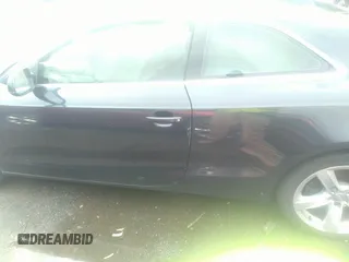 2013 Audi A5 Prestige z VIN WAUVFAFR6DA026826, wystawiony jako IAAI lot #37101768 z przebiegiem Nie podano mil oraz . Historia ofert i sprzedaży dostępna na DreamBid. Obrazek 14.