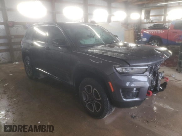 2022 Jeep Grand Cherokee Trailhawk with VIN 1C4RJHCG8N8572275, listed as a Copart auction lot 85665194 with 15,692 mi miles and Salvage title. Bid and sale history available at DreamBid. Image 4.