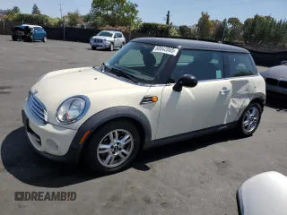 2012 MINI Hardtop z VIN WMWSU3C5XCT185907, wystawiony jako Copart lot #60842065 z przebiegiem 81 221 mil mil oraz Szkoda całkowita • Salvage title. Historia ofert i sprzedaży dostępna na DreamBid. Obrazek 1.