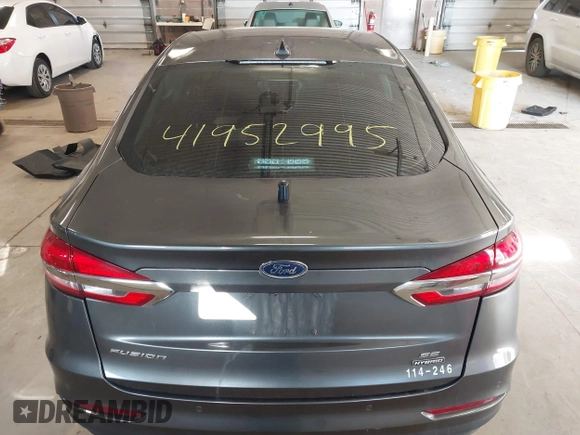 2020 Ford Fusion SE z VIN 3FA6P0LU4LR118809, wystawiony jako IAAI lot #41952995 z przebiegiem 35 353 mil mil oraz . Historia ofert i sprzedaży dostępna na DreamBid. Obrazek 17.