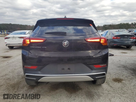 2022 Buick Encore GX Essence z VIN KL4MMFSL7NB047080, wystawiony jako Copart lot #84045124 z przebiegiem 130 195 mil mil oraz Czysty tytuł • Clean title. Historia ofert i sprzedaży dostępna na DreamBid. Obrazek 6.